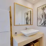 Al - Floor Apartmán