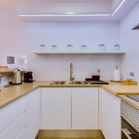 Al - Floor Apartment